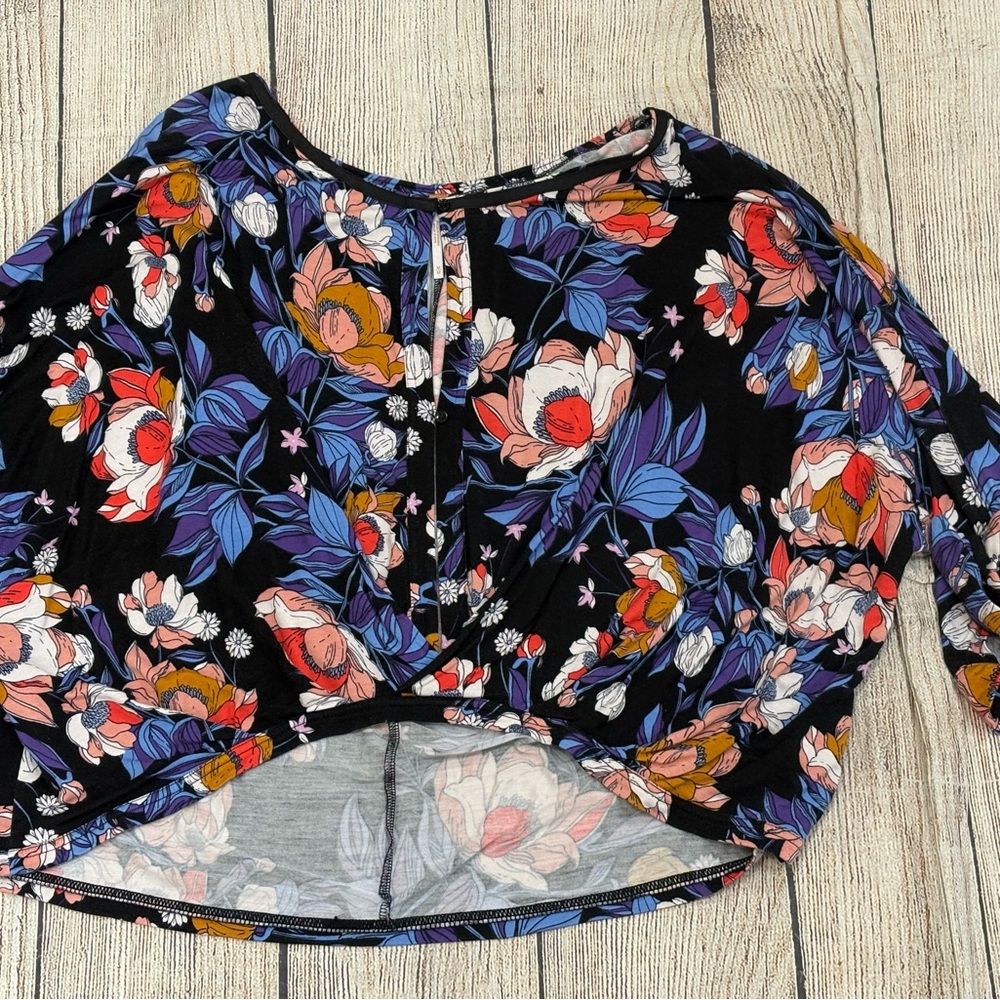 😍Free People Black Floral Blouse with Multicolor Design size Medium